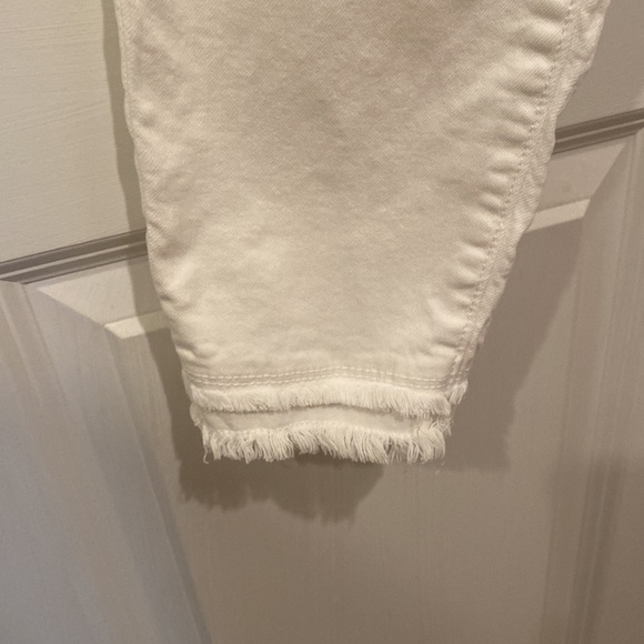 Loft.  Curvy skinny  size 6 jean. Frayed bottom. - Picture 3 of 5